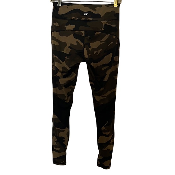 Infinitely strong 💪🏼 camo leggings - Picture 2 of 2